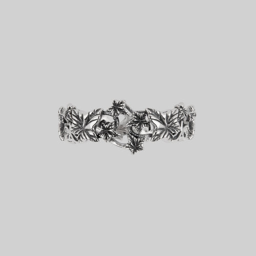 VALERIAN. Wide Ivy Garden Band Ring - Silver