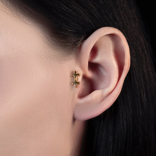 PORTRAIT. Ornate Heart Hoop Earrings - Gold